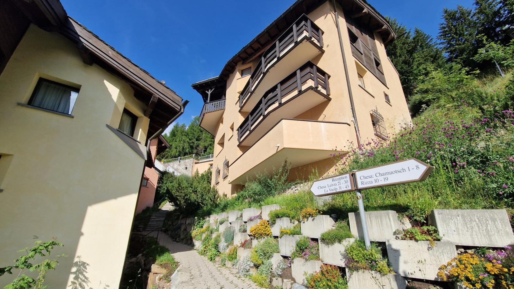Aparthotel Chesa Bellaval Silvaplana Exteriör bild