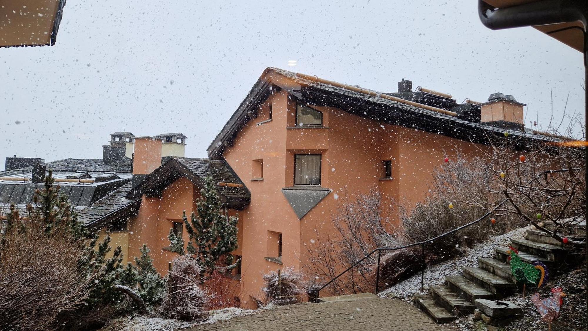 Aparthotel Chesa Bellaval Silvaplana Exteriör bild