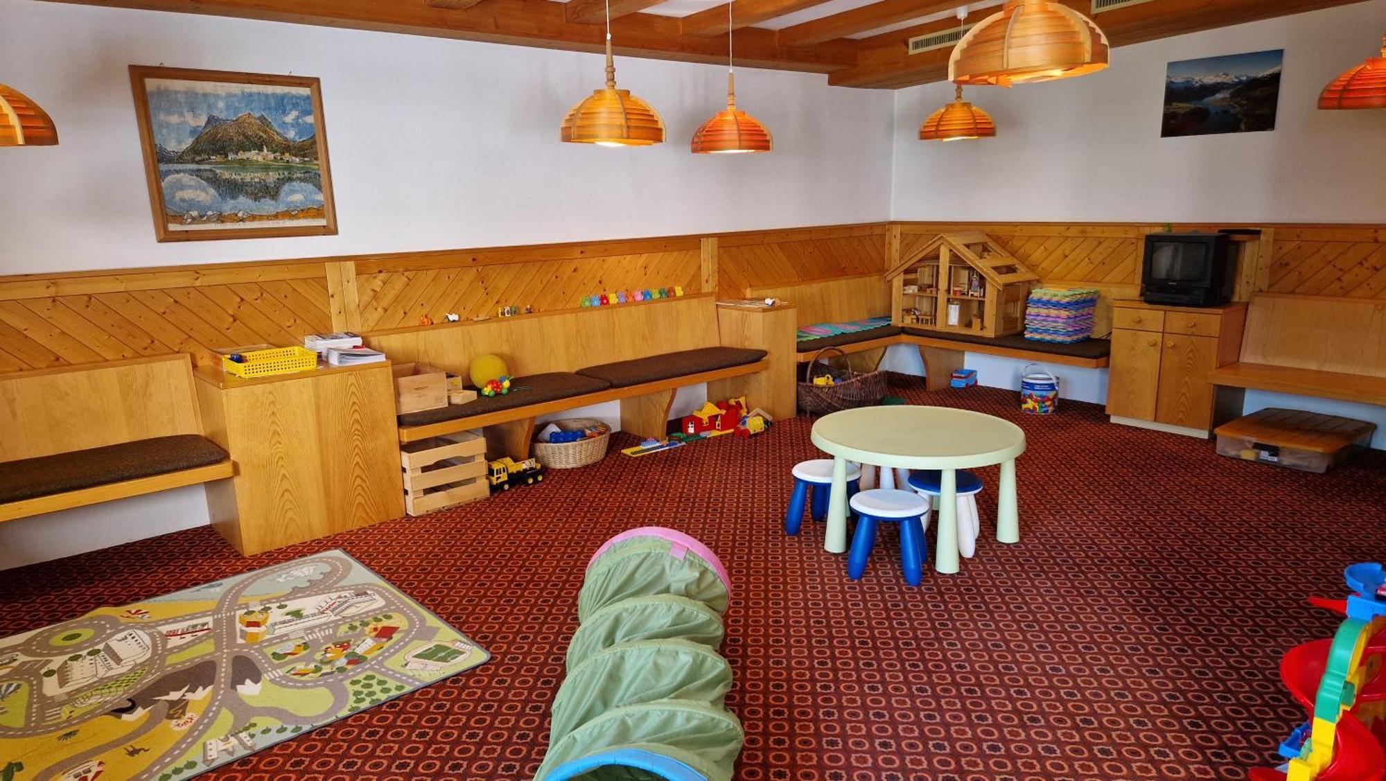 Aparthotel Chesa Bellaval Silvaplana Exteriör bild