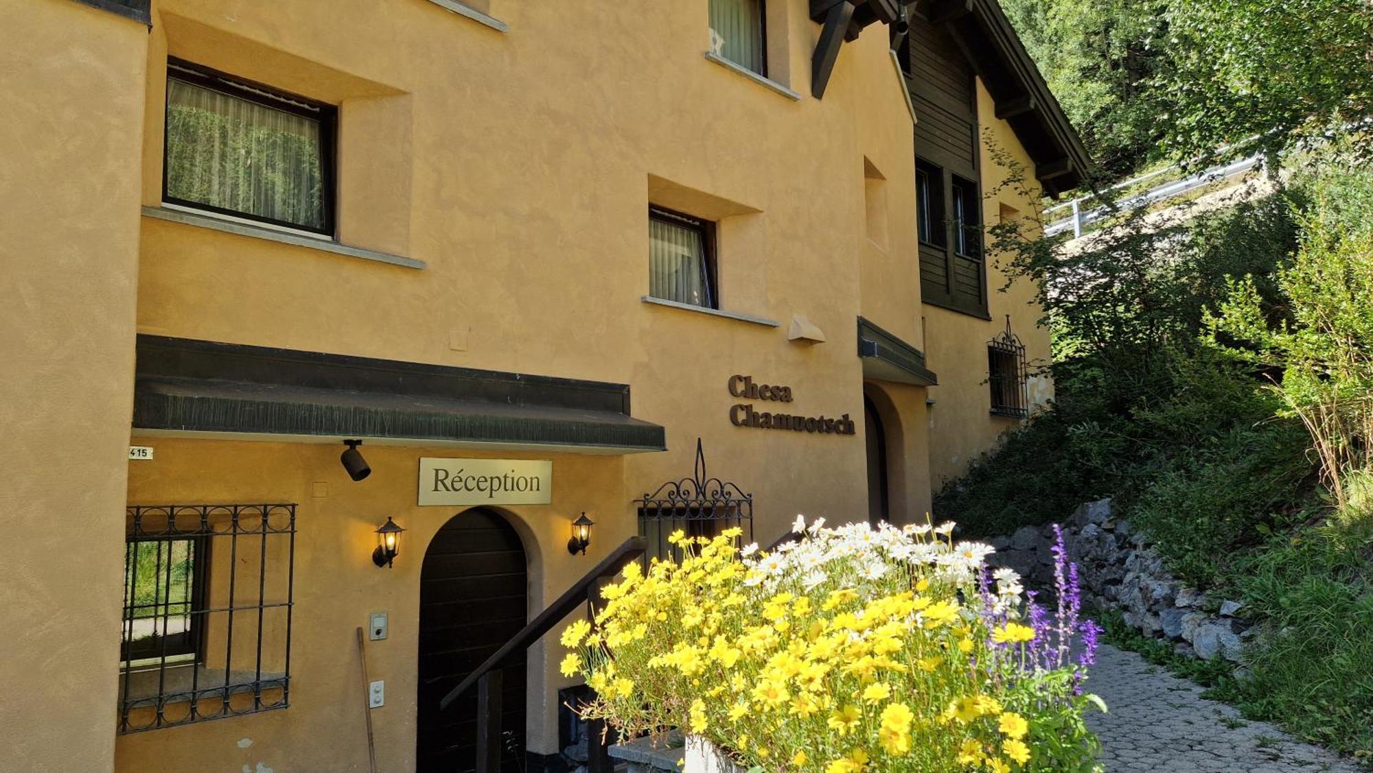 Aparthotel Chesa Bellaval Silvaplana Exteriör bild